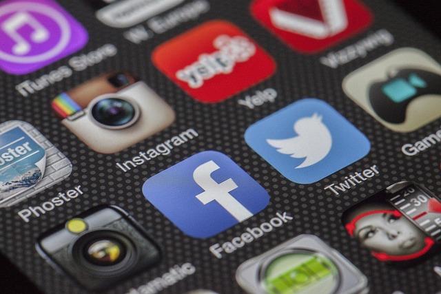 Social technology use and life satisfaction in a five-wave panel study of US adults – Nature