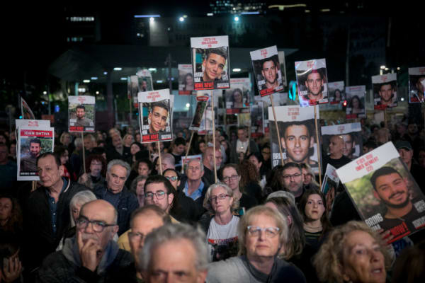 Rallies around Israel call on government to do more for hostages