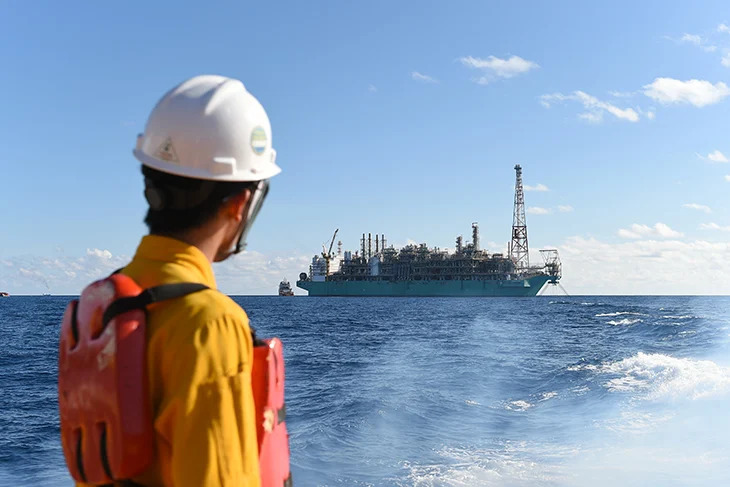 Petronas’ new floating LNG project to feature Straatman ship-to-shore link