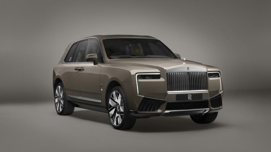 The Rolls-Royce Cullinan Series II Brings 23-Inch Wheels And A Light-Up Grille