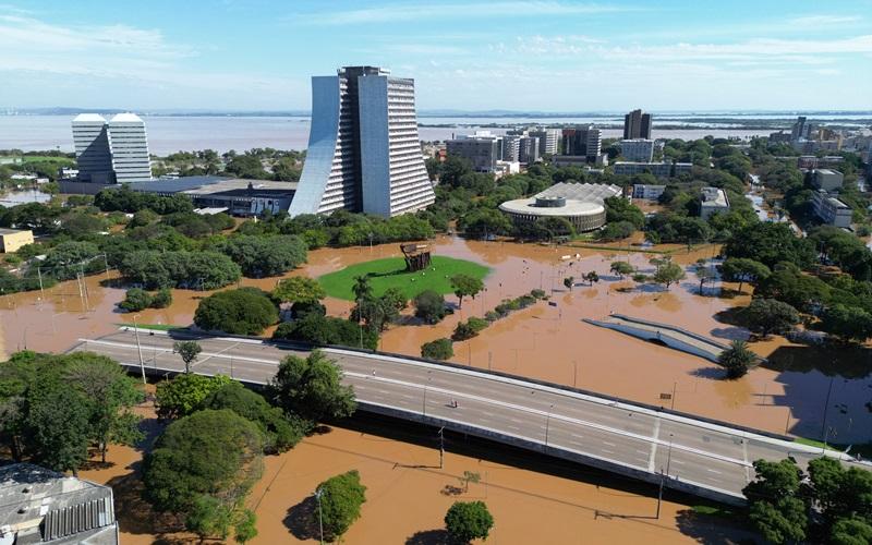 Death toll from floods in Brazil’s south reaches 143, as rains continue to pour