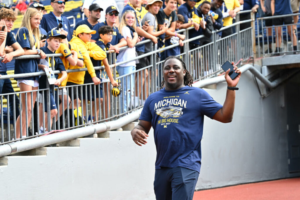 Former Michigan QB Denard Robinson no longer part of Wolverines staff following OWI arrest