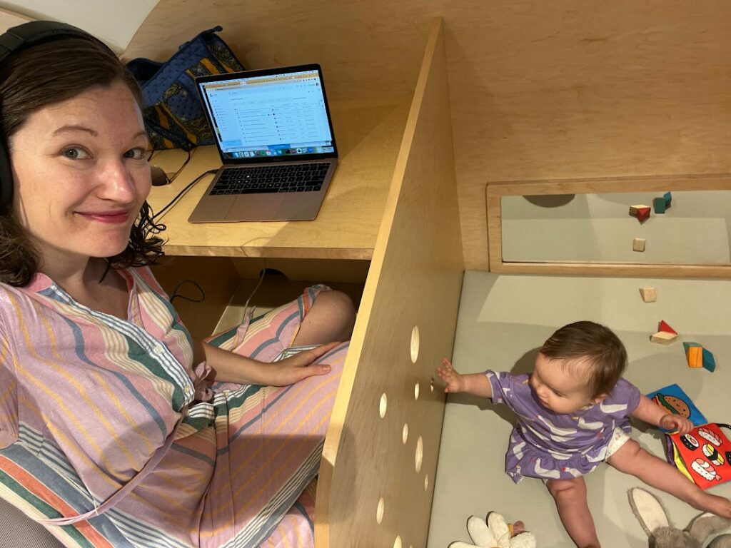 Moms are flocking to use desks that have cribs attached. They say it allows them to balance motherhood with their careers.