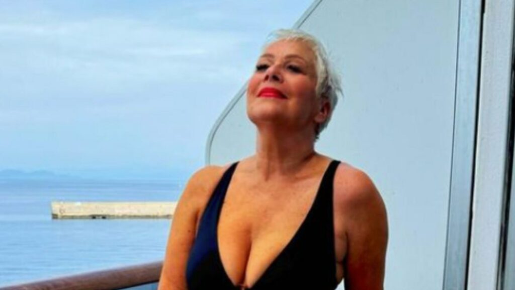 Loose Women’s Denise Welch, 65, looks incredible as she strips down to swimsuit after Ofcom row