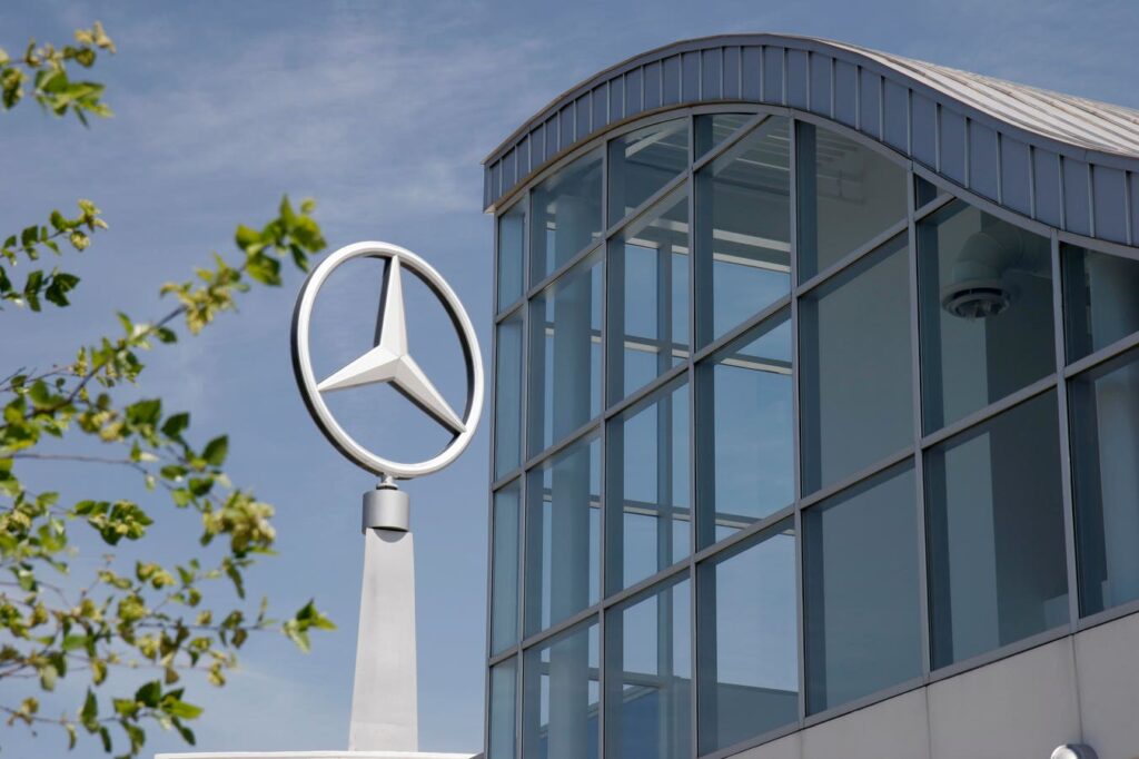 Mercedes-Benz Workers Vote Down Unionization In UAW Setback