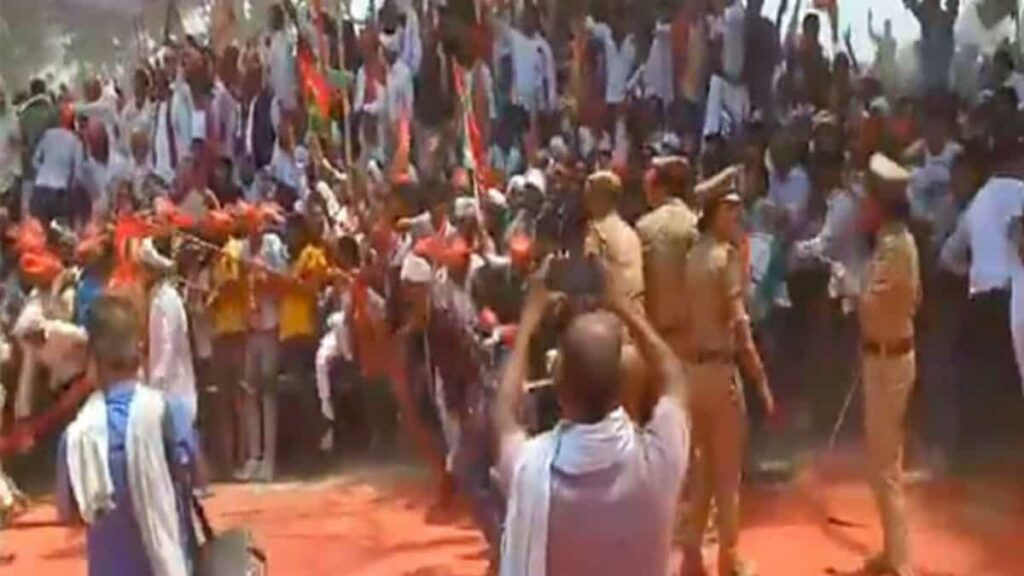 Rahul Gandhi, Akhilesh Yadav abruptly exit election rally in UP’s Phulpur as crowd turns uncontrollable