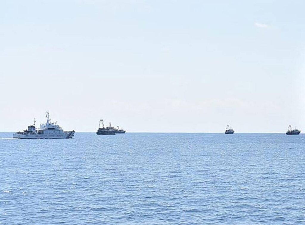 Chinese ships swarm Julian Felipe Reef