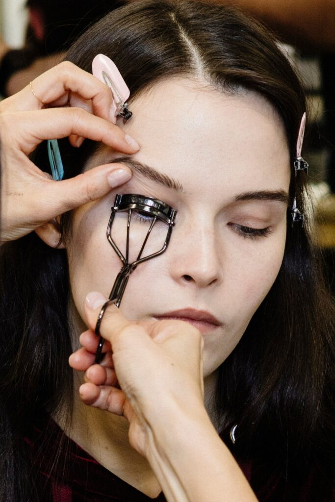 The 5 Important Rules for Curling Your Lashes