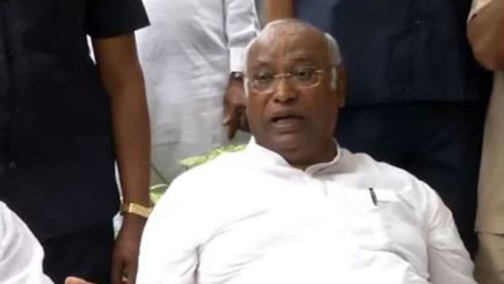 Mallikarjun Kharge draws parallels between PM Modi and poison; ‘still insist on licking it’