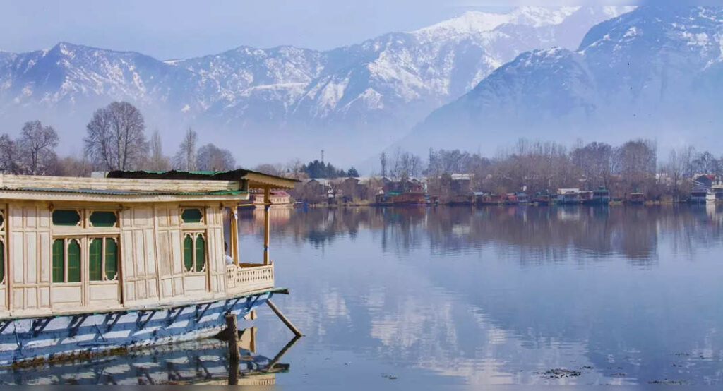 Increased tourist footfall in Srinagar; may have to book a month in advance for houseboat rides!