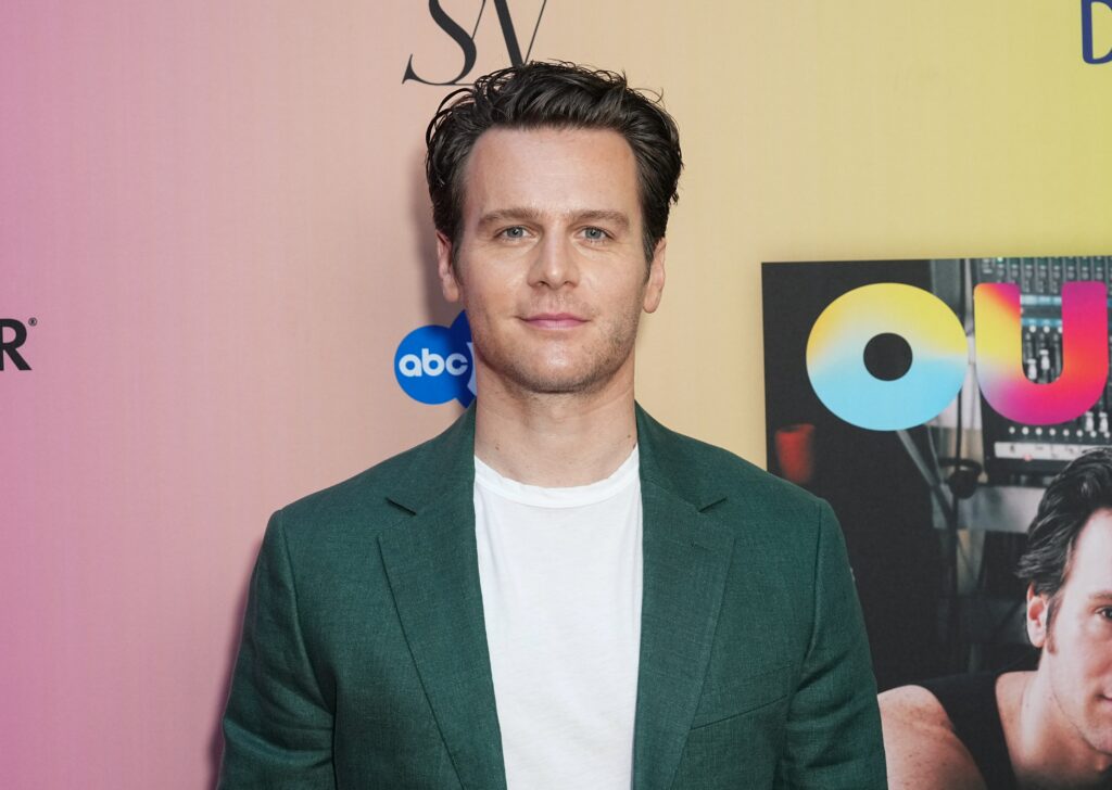 Jonathan Groff Didn’t Want to Spend 7 Years as a “Singing Teenager” on ‘Glee’