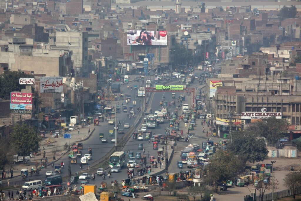 LHC extends market hours until Eid-ul-Azha