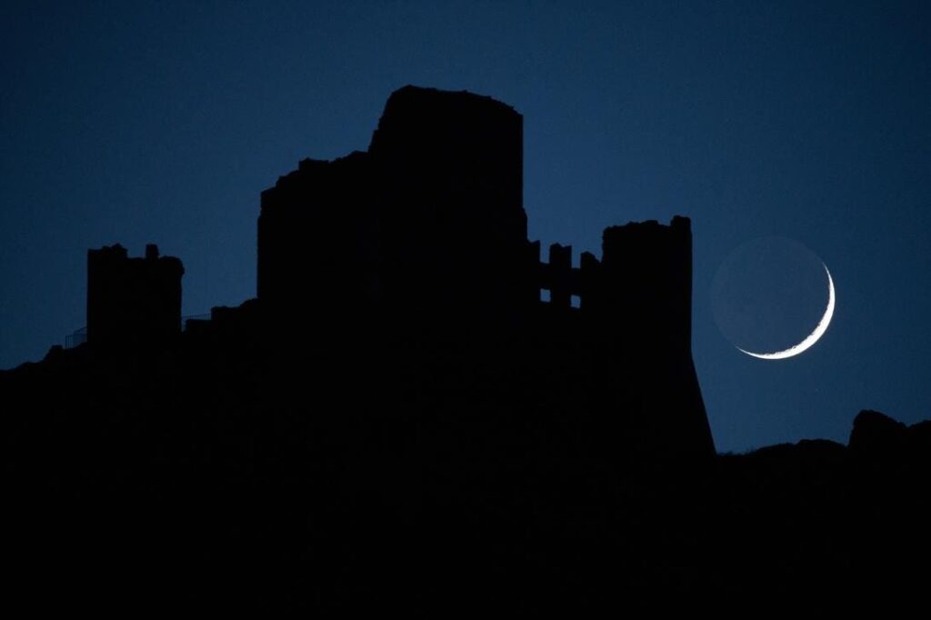 See A Crescent Moon After Sunset: The Night Sky This Week