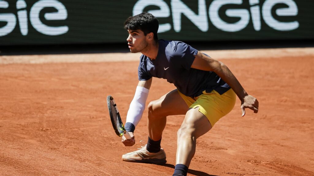 Chatrier crowd ‘out of their seats’ after ridiculous Alcaraz-Zverev rally