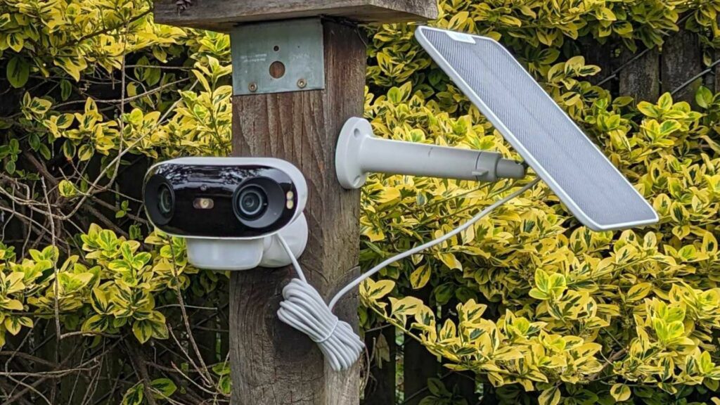 This Wireless Outdoor Security Camera Has the Most Backup Options