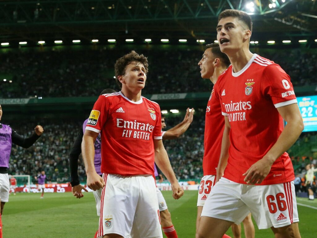 Manchester United-linked midfielder ‘rejects’ new contract offer from current club