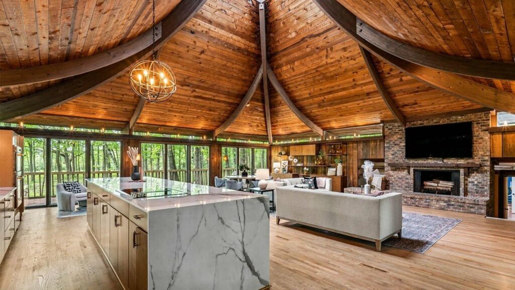 8 Is Great: Octagon-Shaped Wisconsin Retreat Angles for a $1.7M Sale