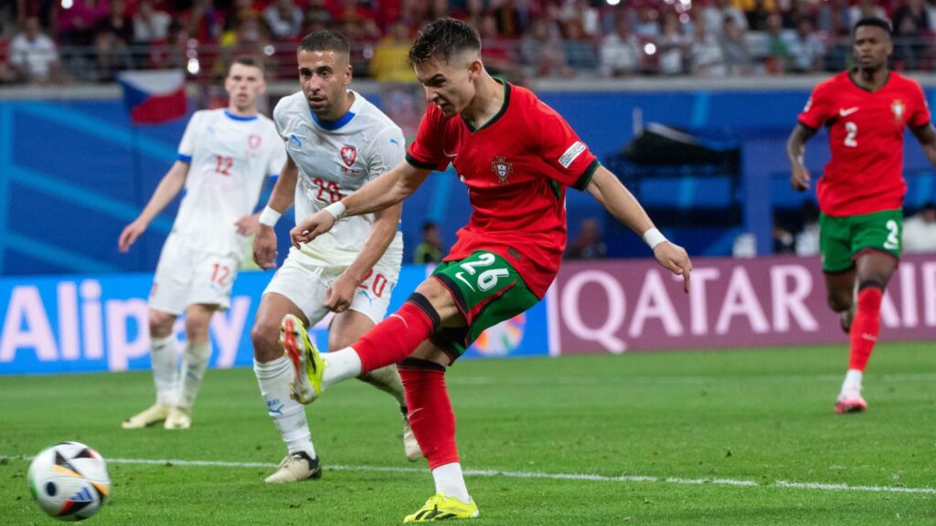 Danny Murphy turns co-commentary into miserabilist performance art as Portugal go Full Portugal