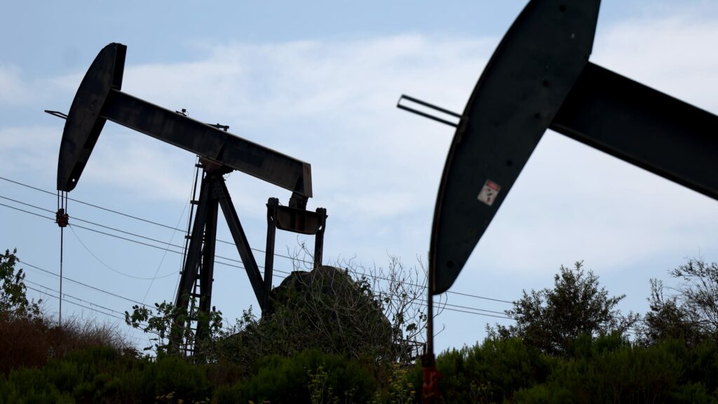 Oil prices rise 1%, on pace for monthly gain as Israel-Lebanon tensions simmer