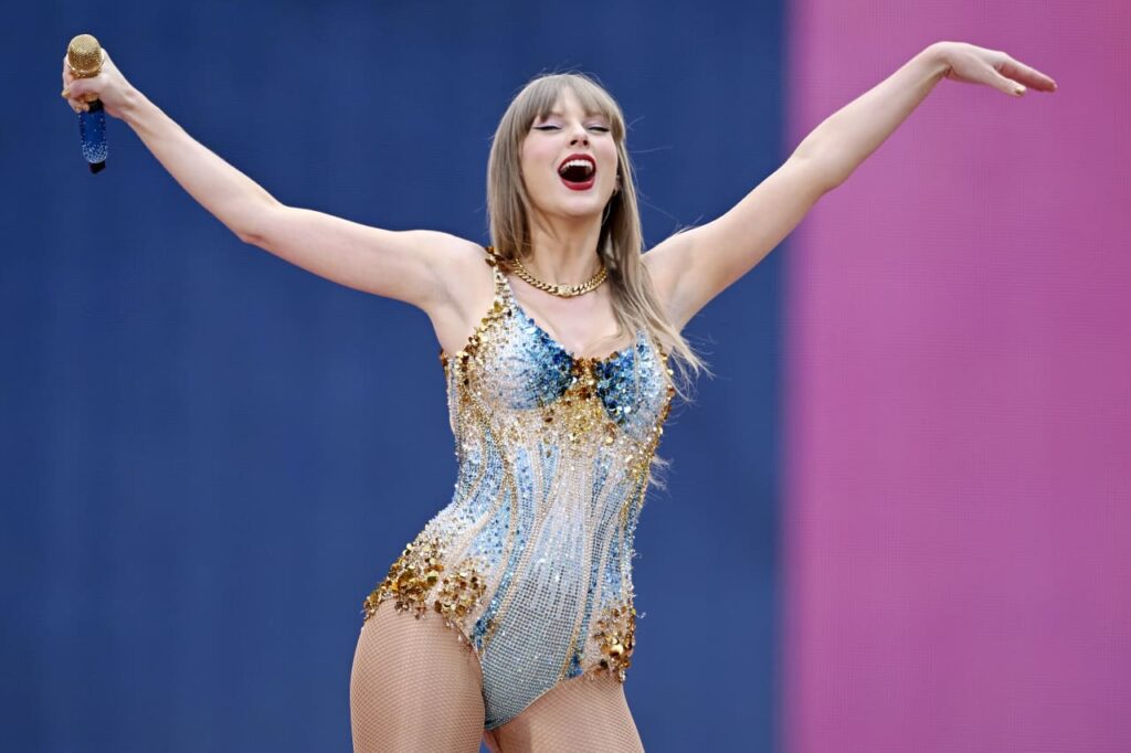 It can cost over $1,000 for just a parking spot at this Taylor Swift concert