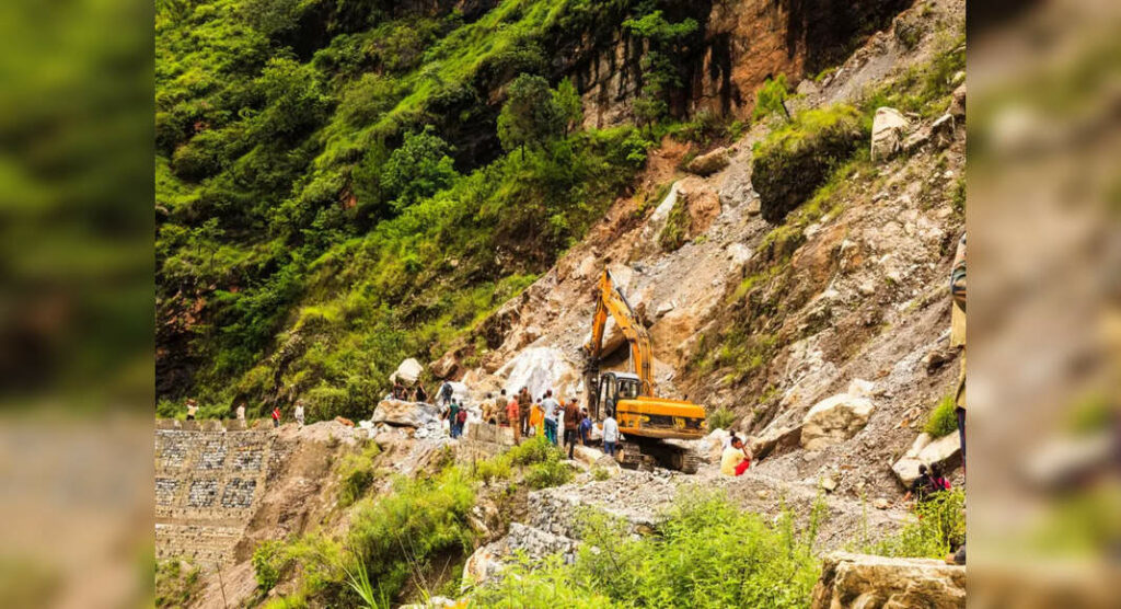 Landslide in Shimla after heavy rains; rescue operations on for stuck vehicles