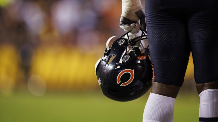 Bears could bring back Pro-Bowl defensive end, but are there better options?