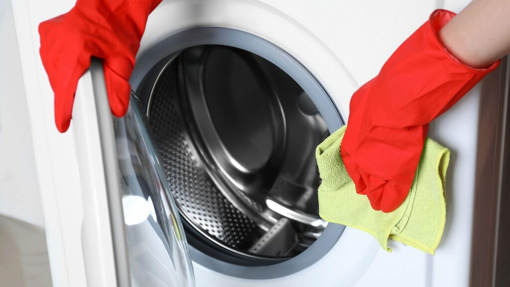 How to clean a washing machine, step by step