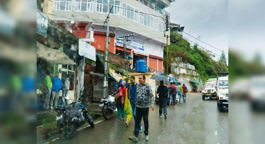 Himachal Pradesh weather update: Heavy rains prompt closure of over 100 roads in the state