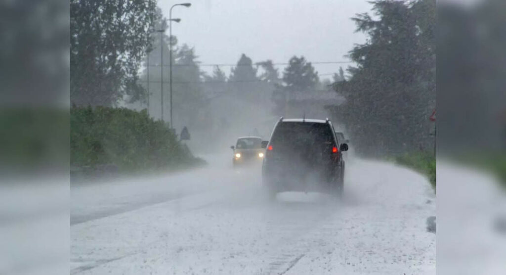 Mumbai rain updates & travel advisory: IMD issues red alert, flights cancelled, must follow travel tips