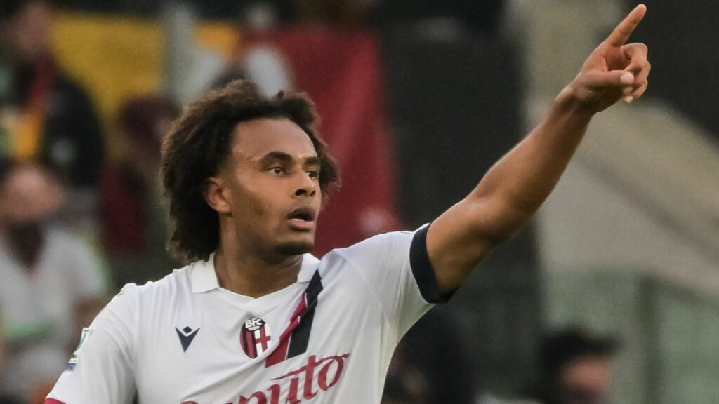 Joshua Zirkzee: Manchester United agree transfer deal for Bologna forward | Football News | Sky Sports