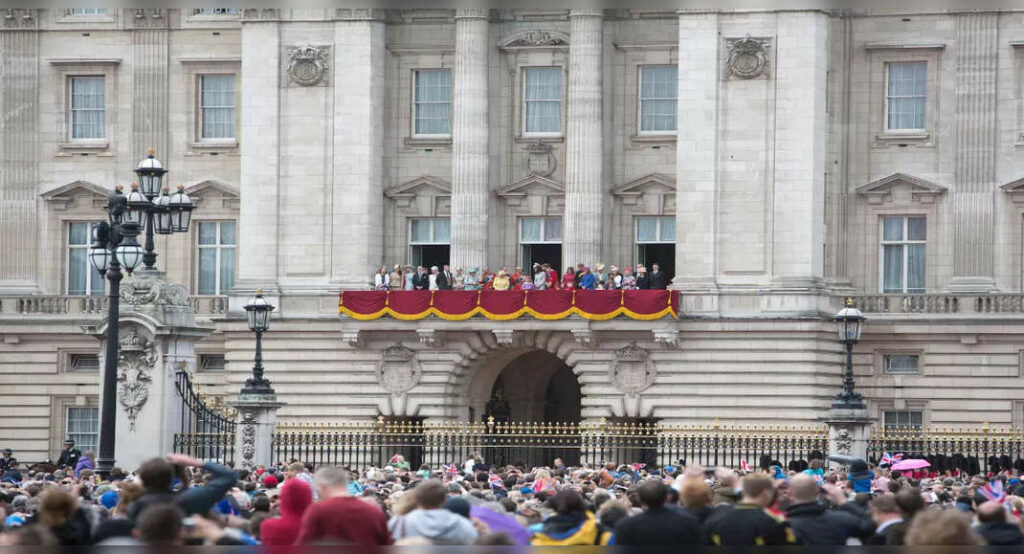 Buckingham Palace’s iconic balcony room opens to public for first time