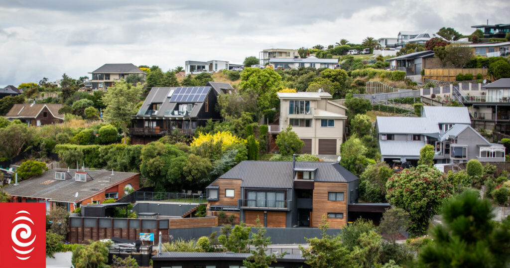 Housing prices and sales drop around New Zealand