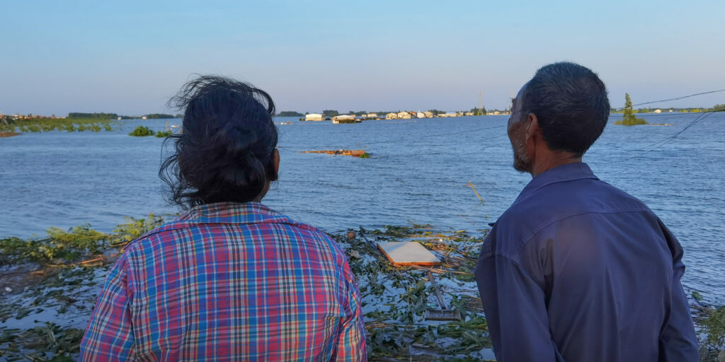 Race Against Time: Plugging the Dam at Dongting Lake