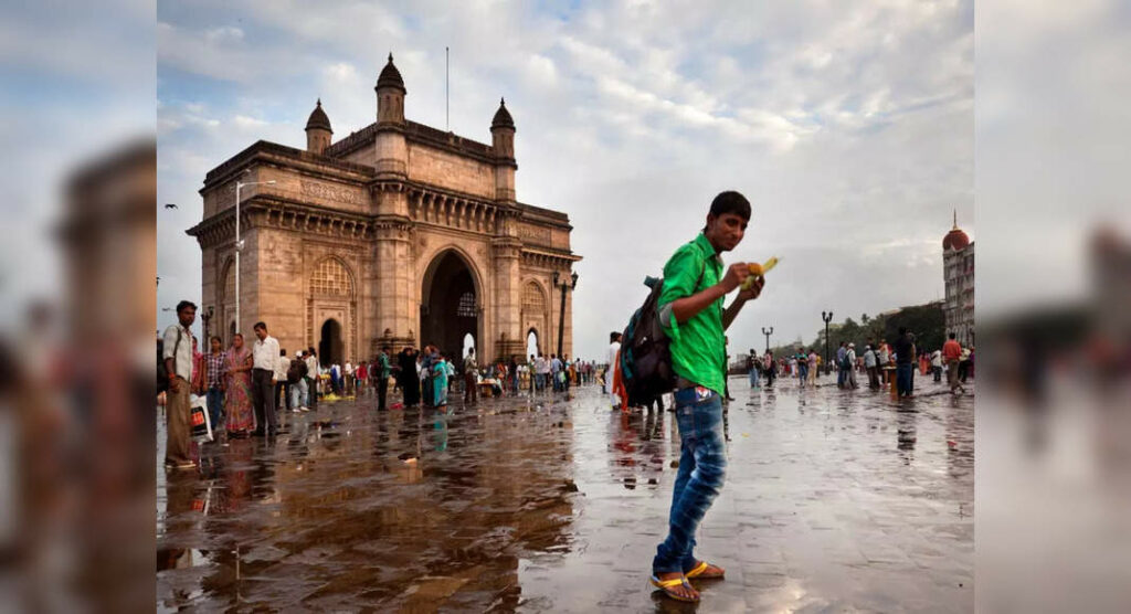 IMD issues heavy rains ‘red’ alert for Maharashtra, Goa, Kerala; light showers in Delhi