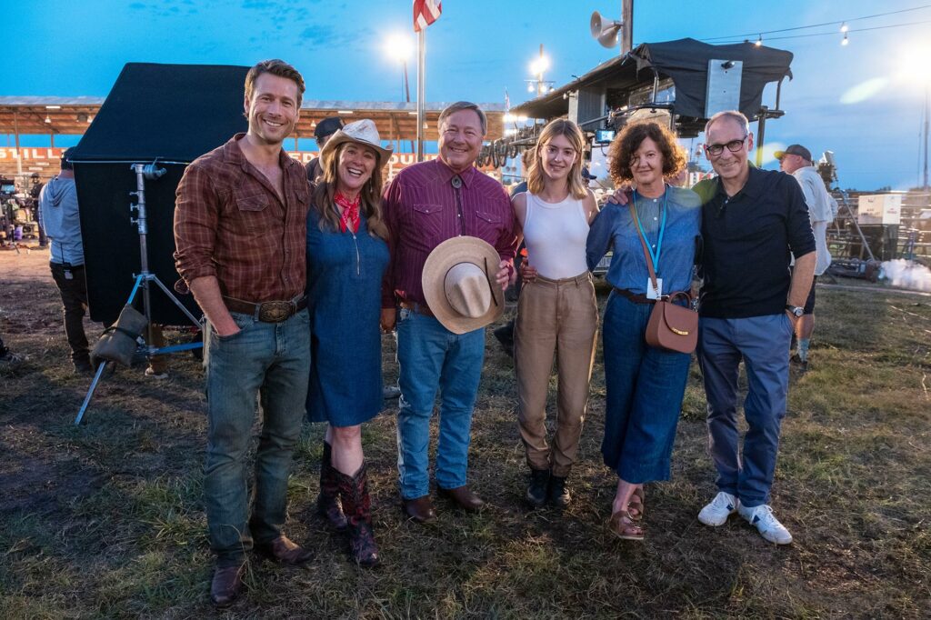 Glen Powell Says His Parents ‘Nailed’ Their Cameo in ‘Twisters’: Photo