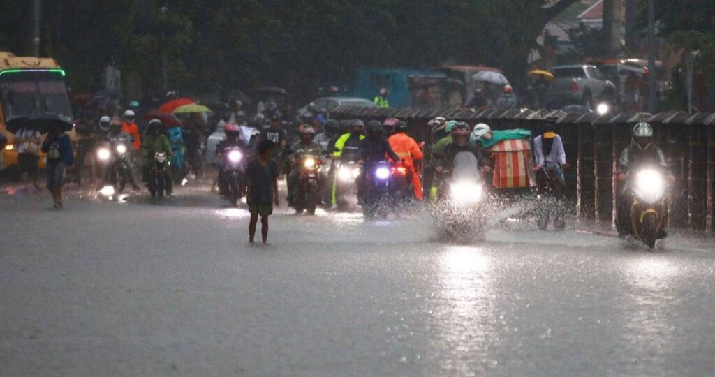 PH Red Cross deploys response units to assist flood victims in NCR