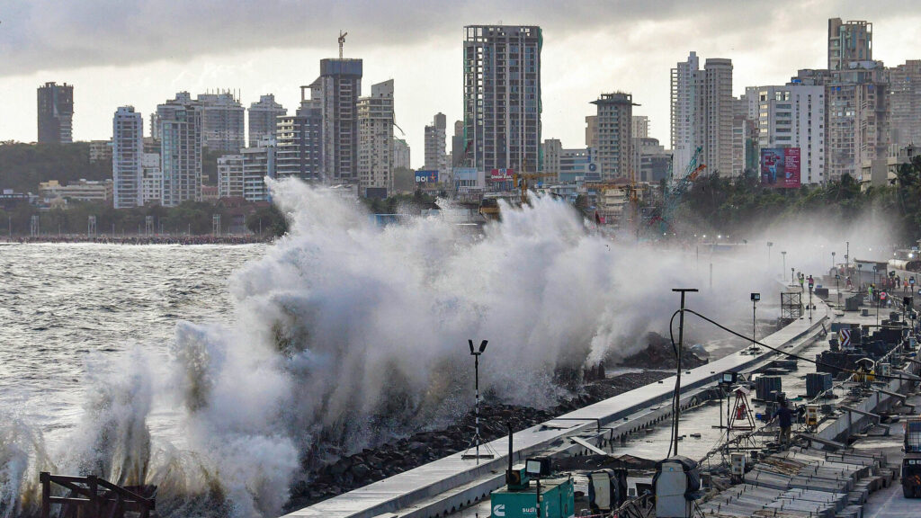 Mumbai rains: IMD forecasts heavy downpours in the city, ‘red’ alert issued for Maharashtra districts