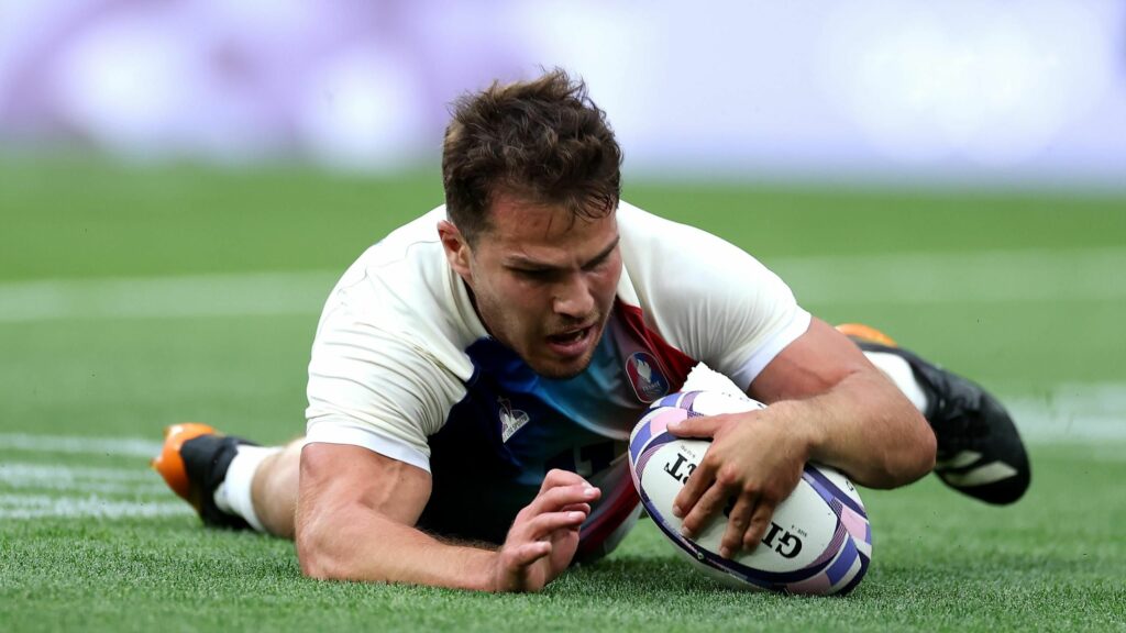 Dupont scores miraculous try to give France lead against Uruguay