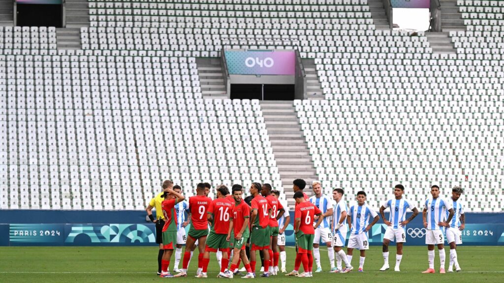 Surreal finale as Argentina and Morocco play out final minutes without fans after long delay