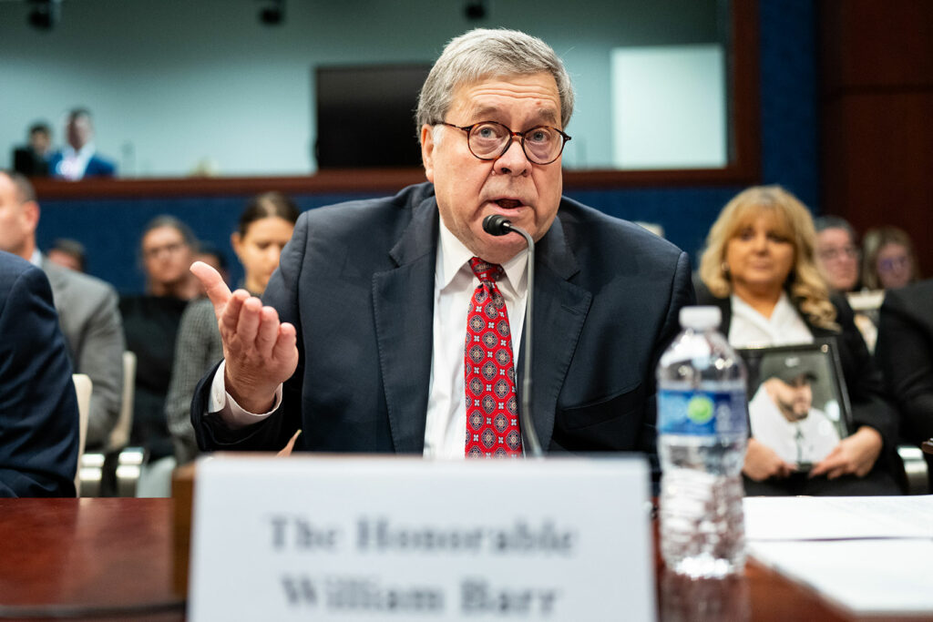 Investigators slam Bill Barr for “unusual” statement that lent false credence to Trump fraud claims