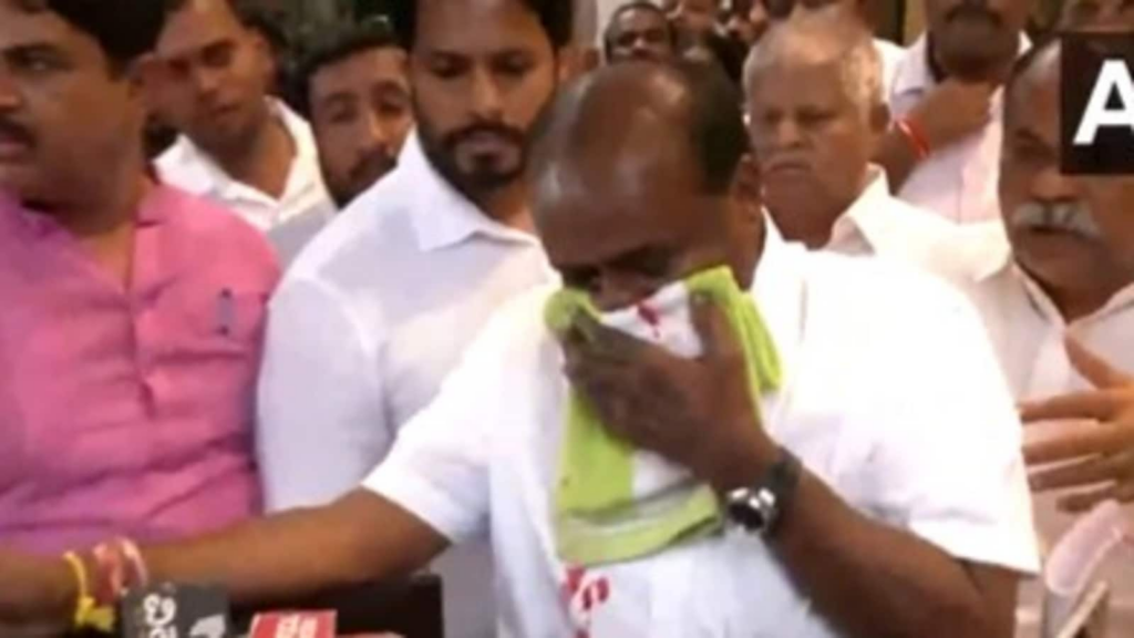 Union minister HD Kumaraswamy hospitalised in Bengaluru after his nose starts bleeding