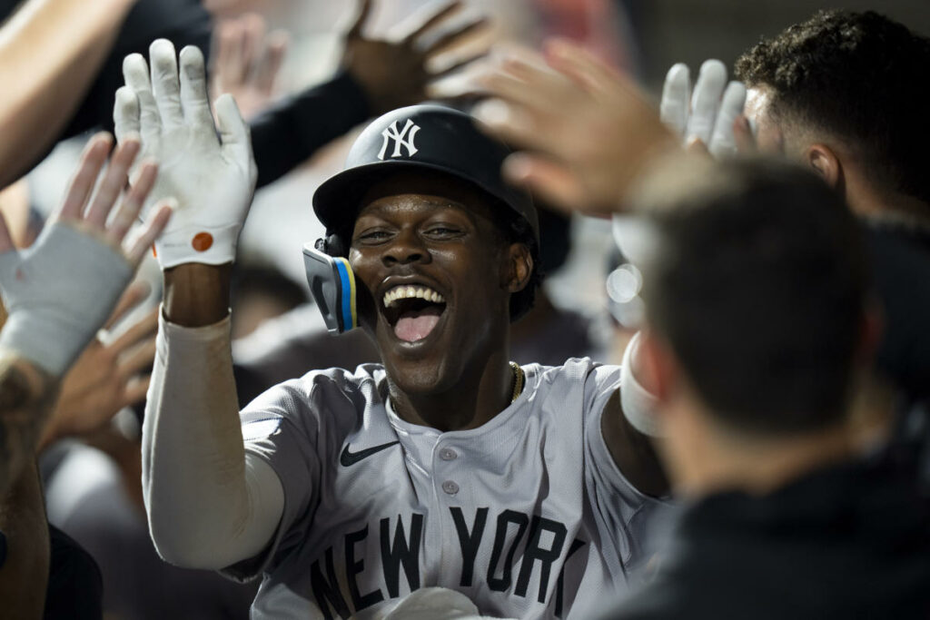 New Yankee Jazz Chisholm Jr. hits 2 home runs vs. Phillies, including 1 with Aaron Judge’s bat