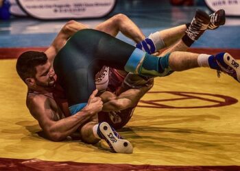 He can pull a train by the strength of his teeth. An Egyptian wrestler sets 3 world records – The Associated Press