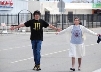 Bakersfield World War II veteran celebrates 100th birthday with speeches, songs and a Harley-Davidson rumble – KGET 17
