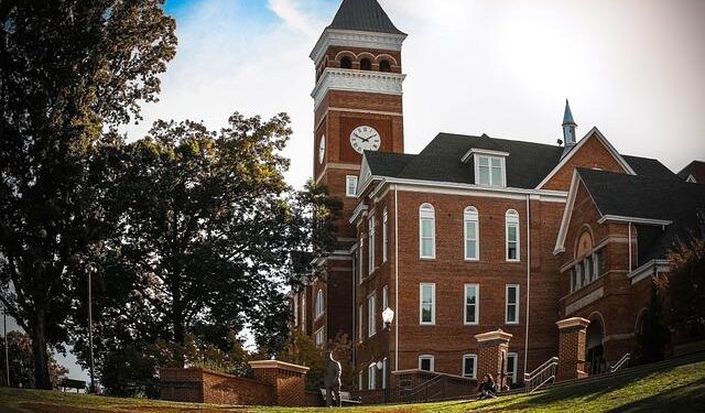 See Tramell Tillman (Milchick) Lead Marching Band at ‘Severance’ Finale Panel – Yahoo Entertainment