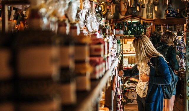 Consumer confidence plummets to lowest level since January 2021 – CNN