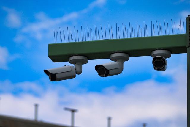 Strategies of ​Surveillance and Control: How ⁤Technology Shapes Womens Lives in⁢ Iran