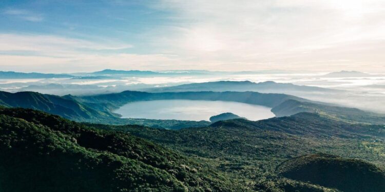 El Salvador offers Venezuela prisoner swap involving US deportees – BBC