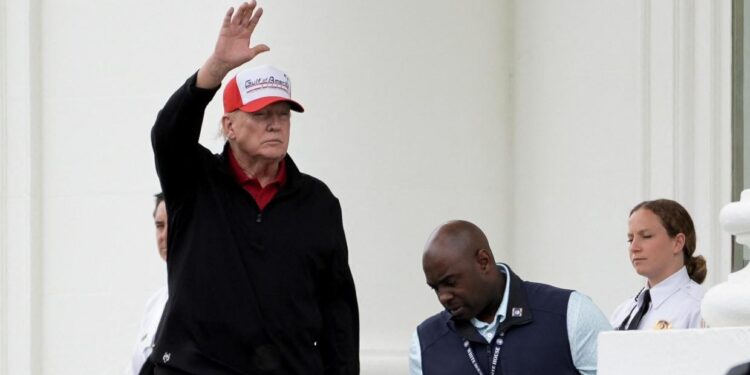 Trump Sends the Economy Tanking Over Fight With Fed Chair – The New Republic