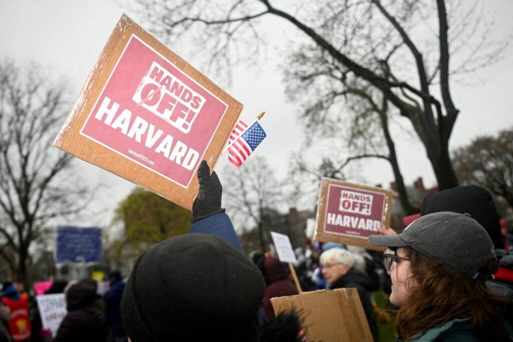 Garber Joins More Than 180 University Leaders in Statement Against ‘Political Interference’ With Higher Ed – The Harvard Crimson